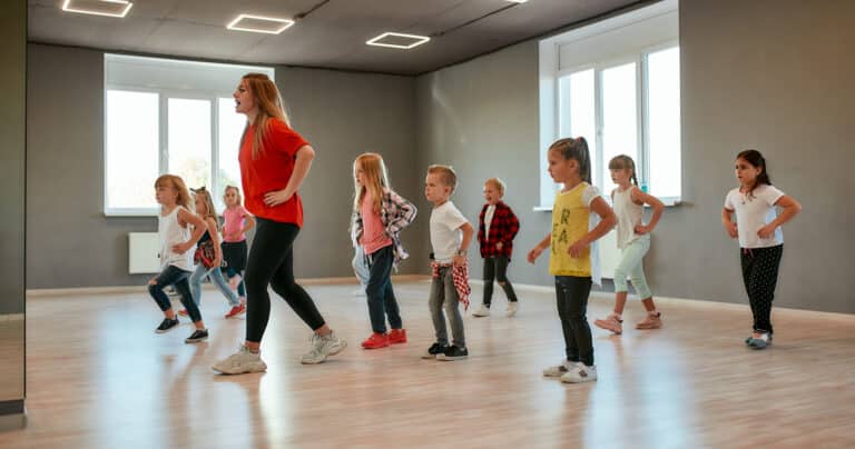 WOMAN LEADING KIDS CLASS